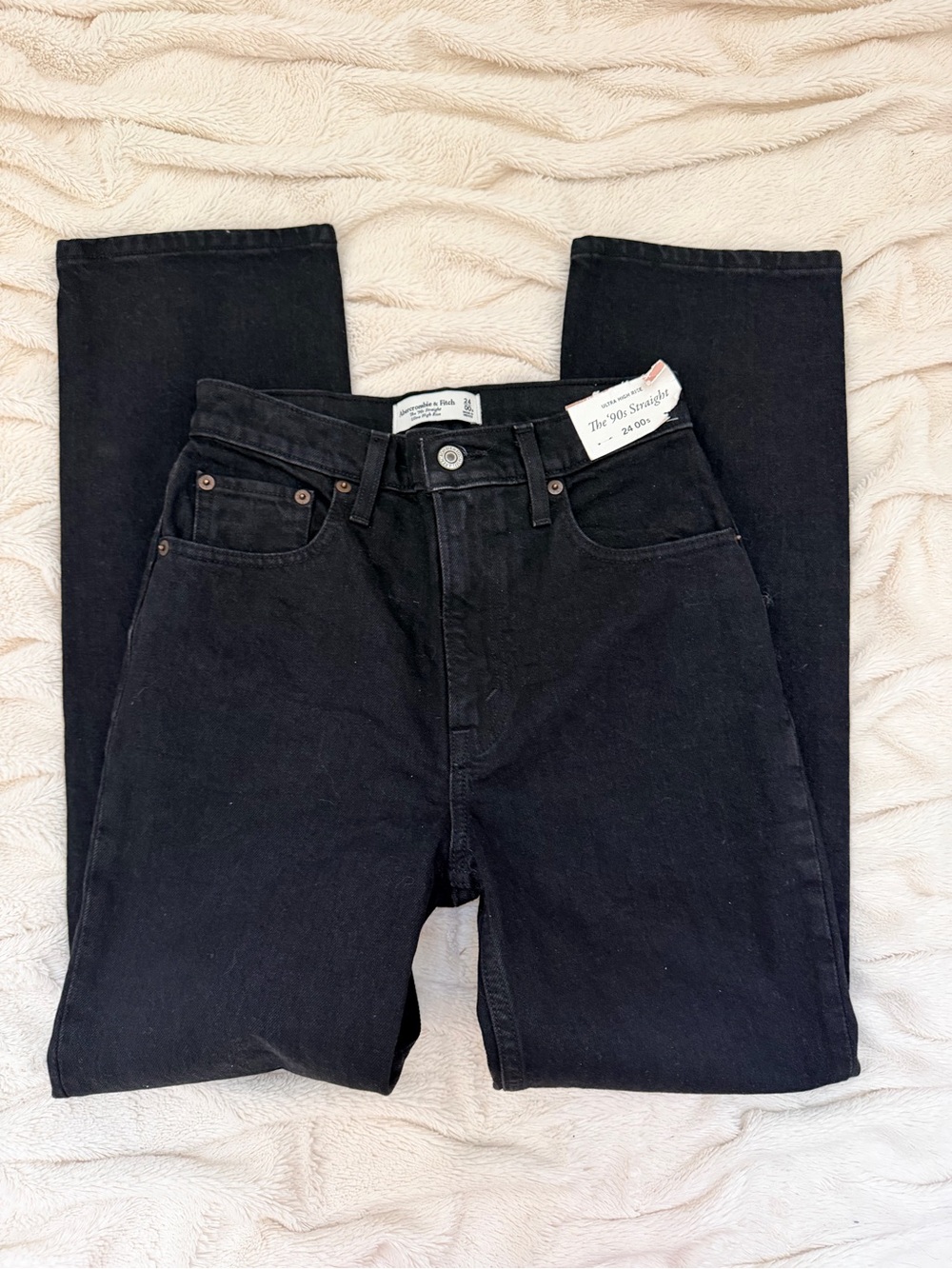 NWT Abercrombie & Fitch 90s Straight Ultra High-Rise jeans black Sz 24/00 short